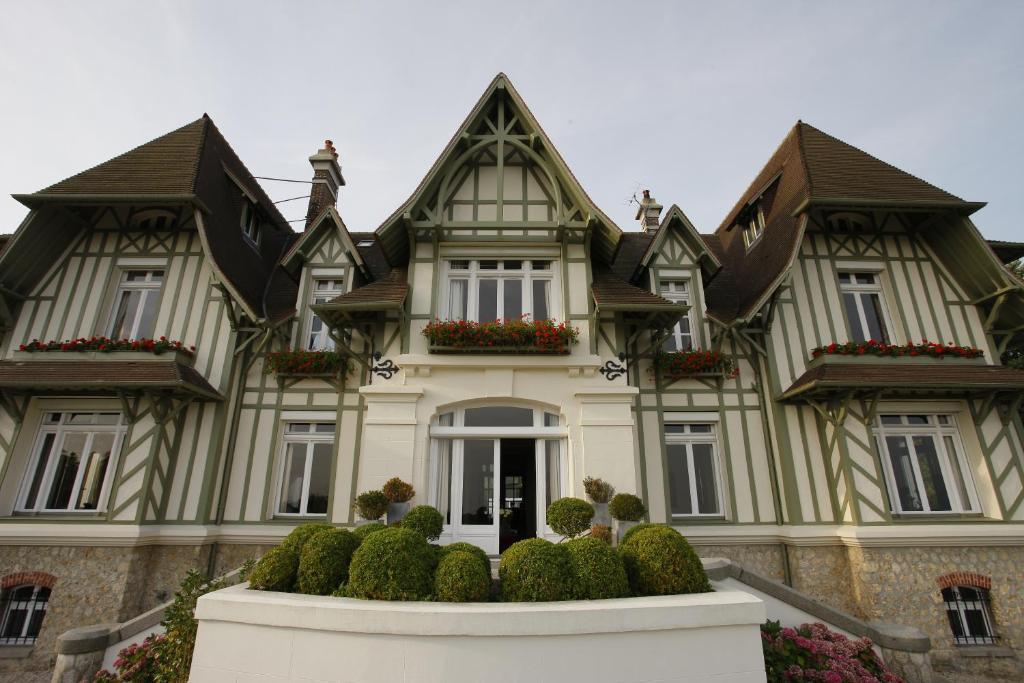 Manoir De Benerville Bed & Breakfast Deauville Exterior photo