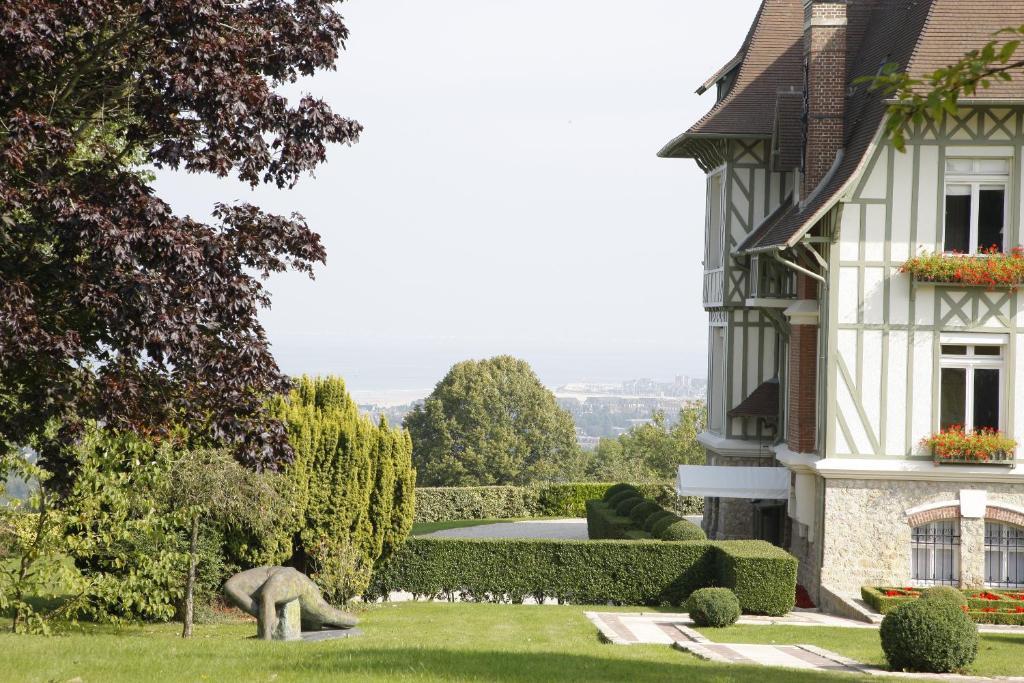 Manoir De Benerville Bed & Breakfast Deauville Exterior photo