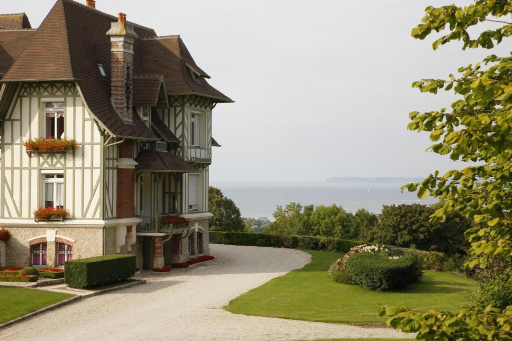 Manoir De Benerville Bed & Breakfast Deauville Exterior photo