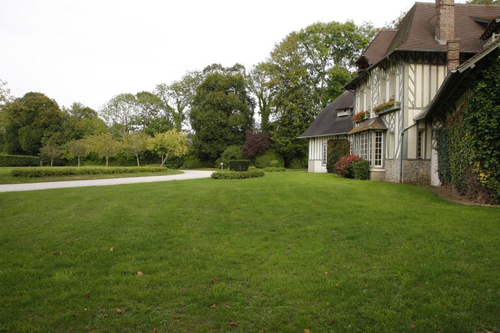 Manoir De Benerville Bed & Breakfast Deauville Exterior photo