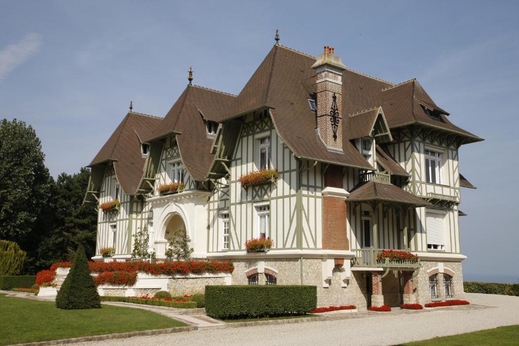 Manoir De Benerville Bed & Breakfast Deauville Exterior photo